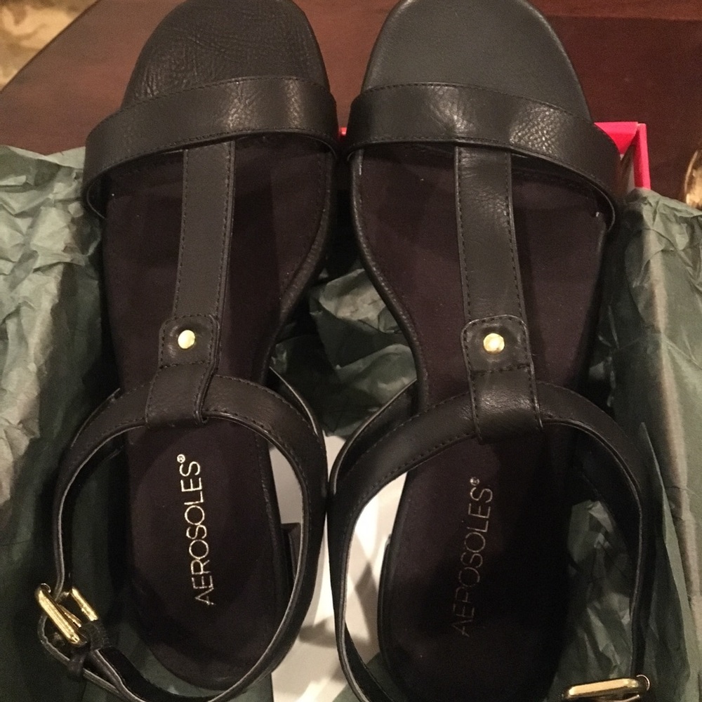 Aerosoles T-Strap  Sandals